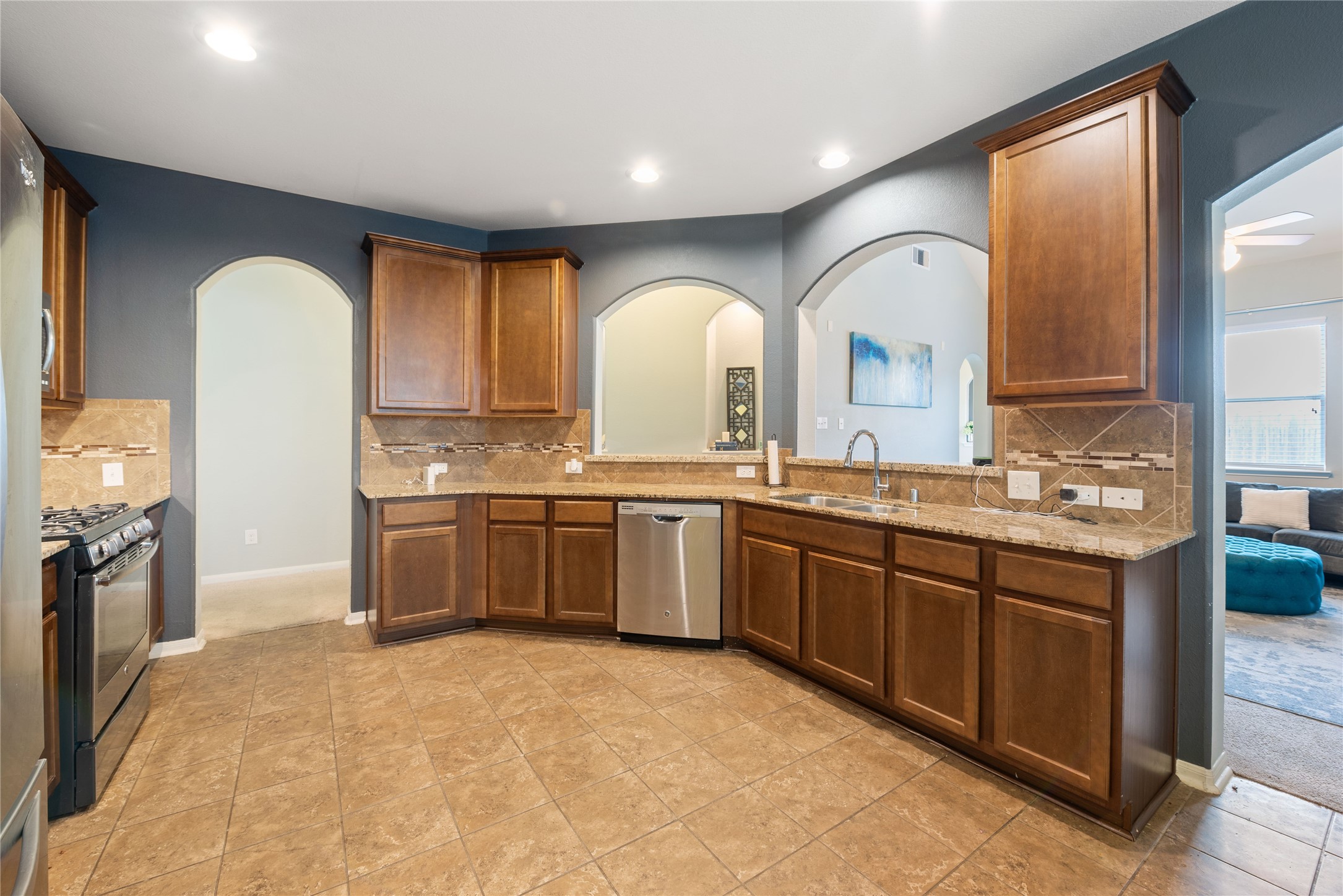 970 Jennifer Street Alvin, TX 77511 - Photo 7 of 27 a large bathroom with double vanity and a two mirror