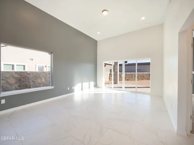 $329,950 | 6065 Summer Ridge, Santa Teresa, NM 88008