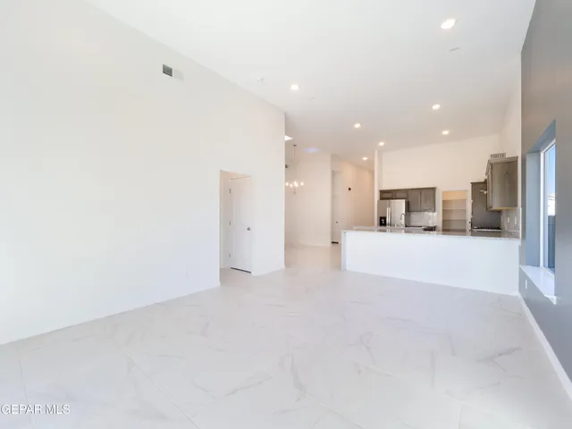 $329,950 | 6065 Summer Ridge, Santa Teresa, NM 88008