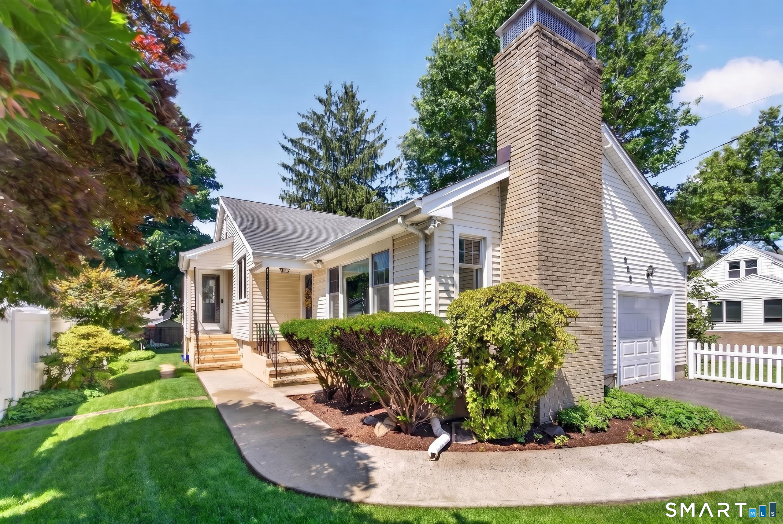 633 High Street Fairfield, CT 06824 - Photo 4 of 37