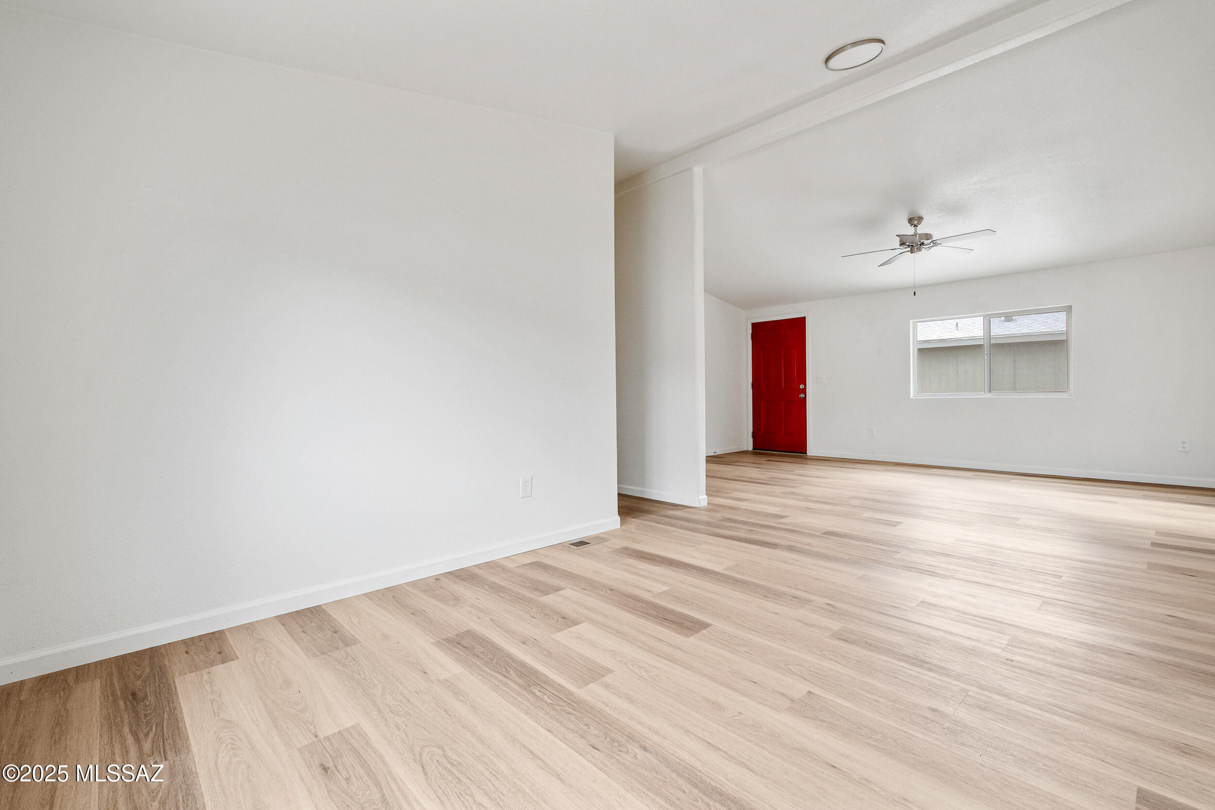 744 West Simmons Road Tucson, AZ 85705 - Photo 3 of 27 Living Room