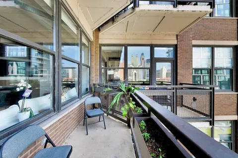 $445,000 | 849 North Franklin Street, Unit 1009, Chicago, IL 60610