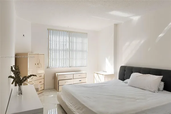 $2,250 | 1965 South Ocean Drive, Unit 6M, Hallandale Beach, FL 33009