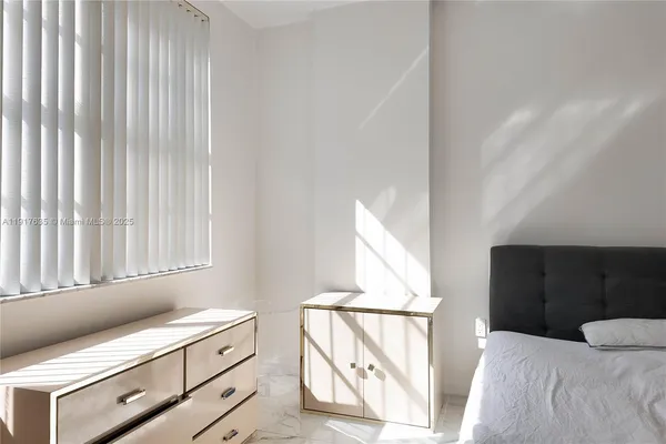 $2,250 | 1965 South Ocean Drive, Unit 6M, Hallandale Beach, FL 33009