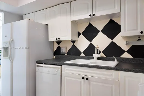 $2,250 | 1965 South Ocean Drive, Unit 6M, Hallandale Beach, FL 33009