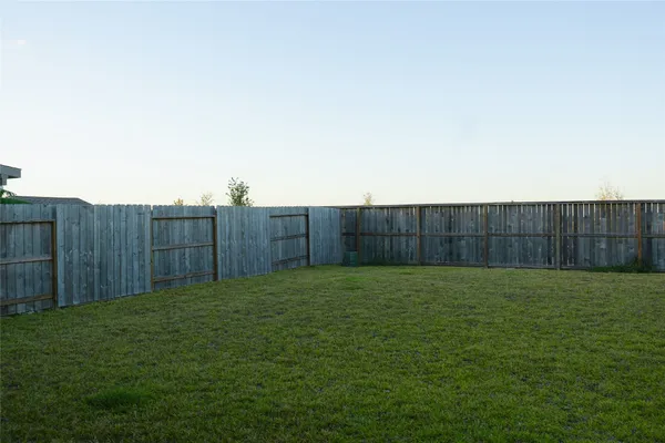 $2,000 | 3210 Spanish Oak Lane, Rosenberg, TX 77471