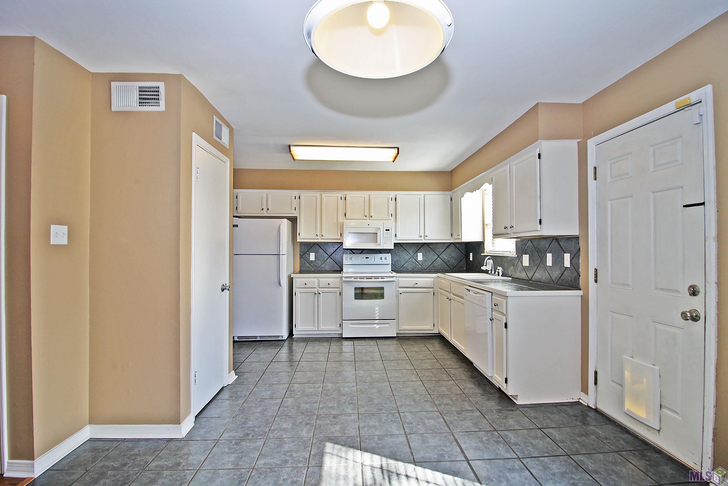 8748 Jefferson Highway Baton Rouge, LA 70809 - Photo 2 of 9