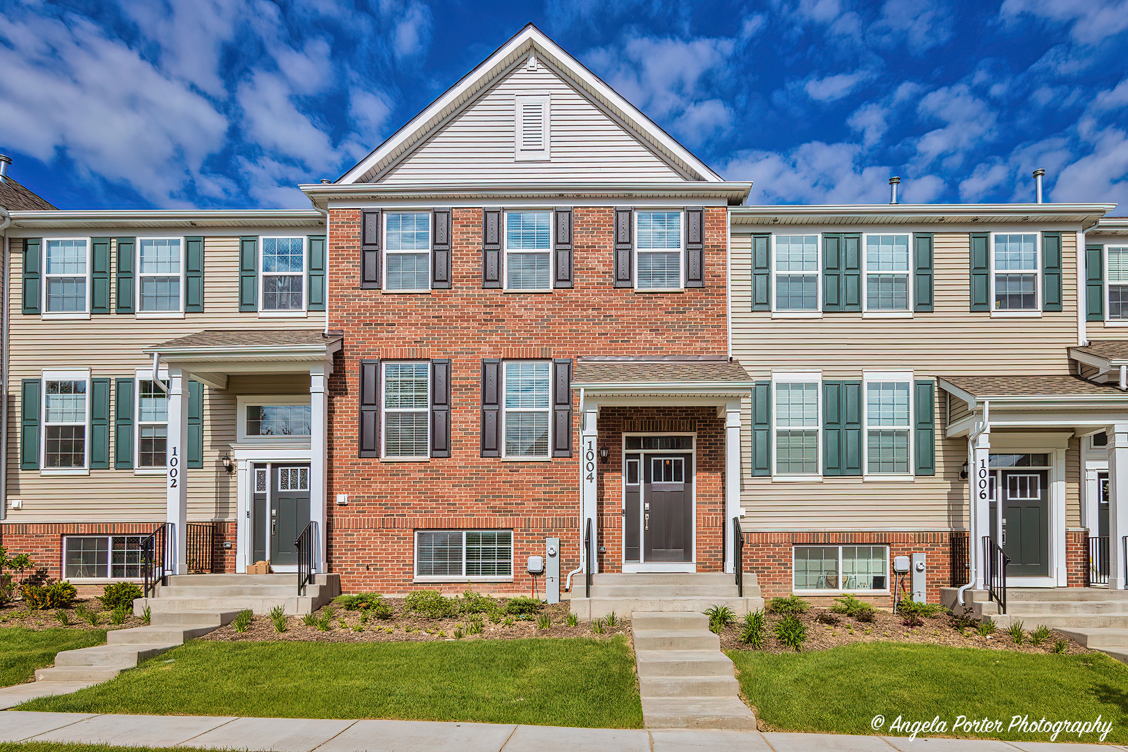 1004 Neubauer Circle Lindenhurst, IL 60046 - Photo 1 of 29 a front view of a house with a yard