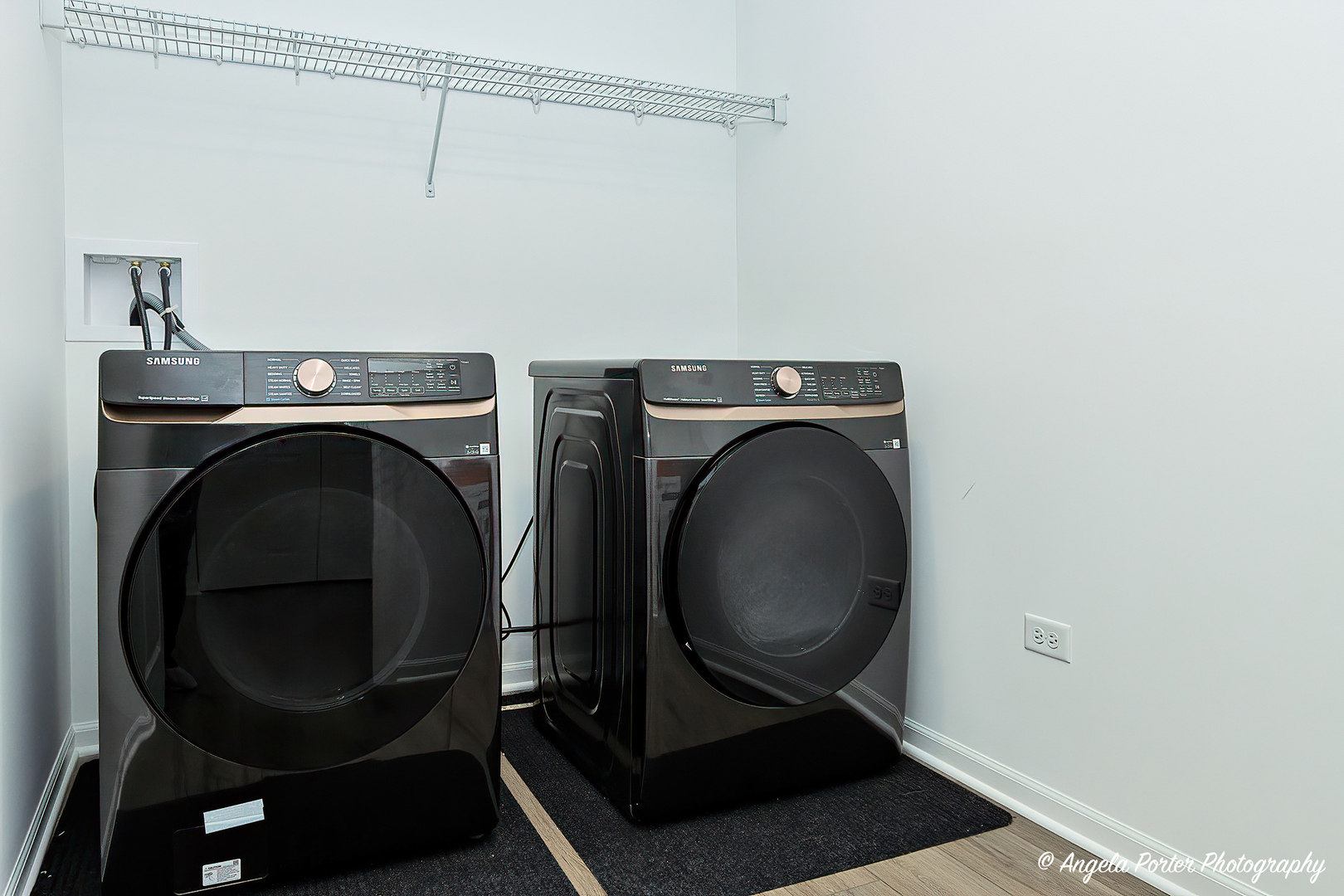 1004 Neubauer Circle Lindenhurst, IL 60046 - Photo 18 of 29 a utility room with dryer and washer