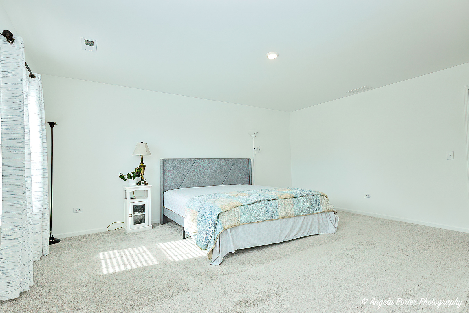 1004 Neubauer Circle Lindenhurst, IL 60046 - Photo 25 of 29 a spacious bedroom with a bed and a table