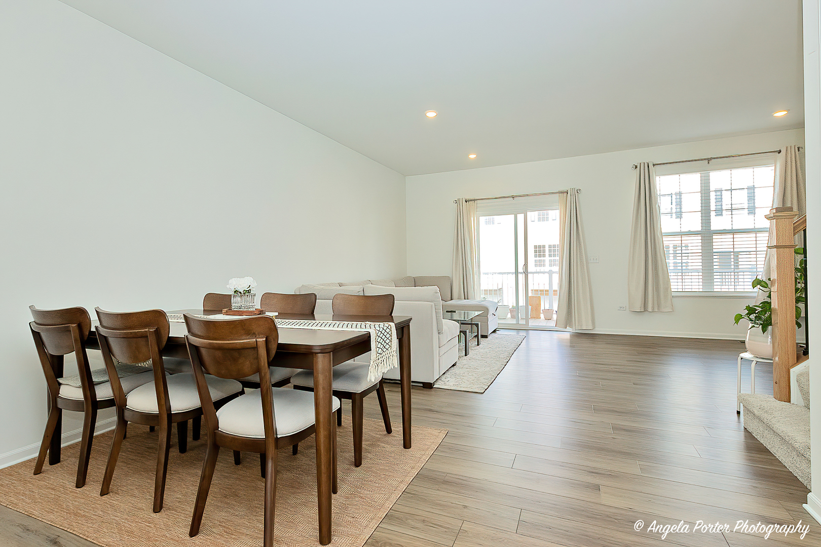 1004 Neubauer Circle Lindenhurst, IL 60046 - Photo 7 of 29 a view of a dining room with furniture