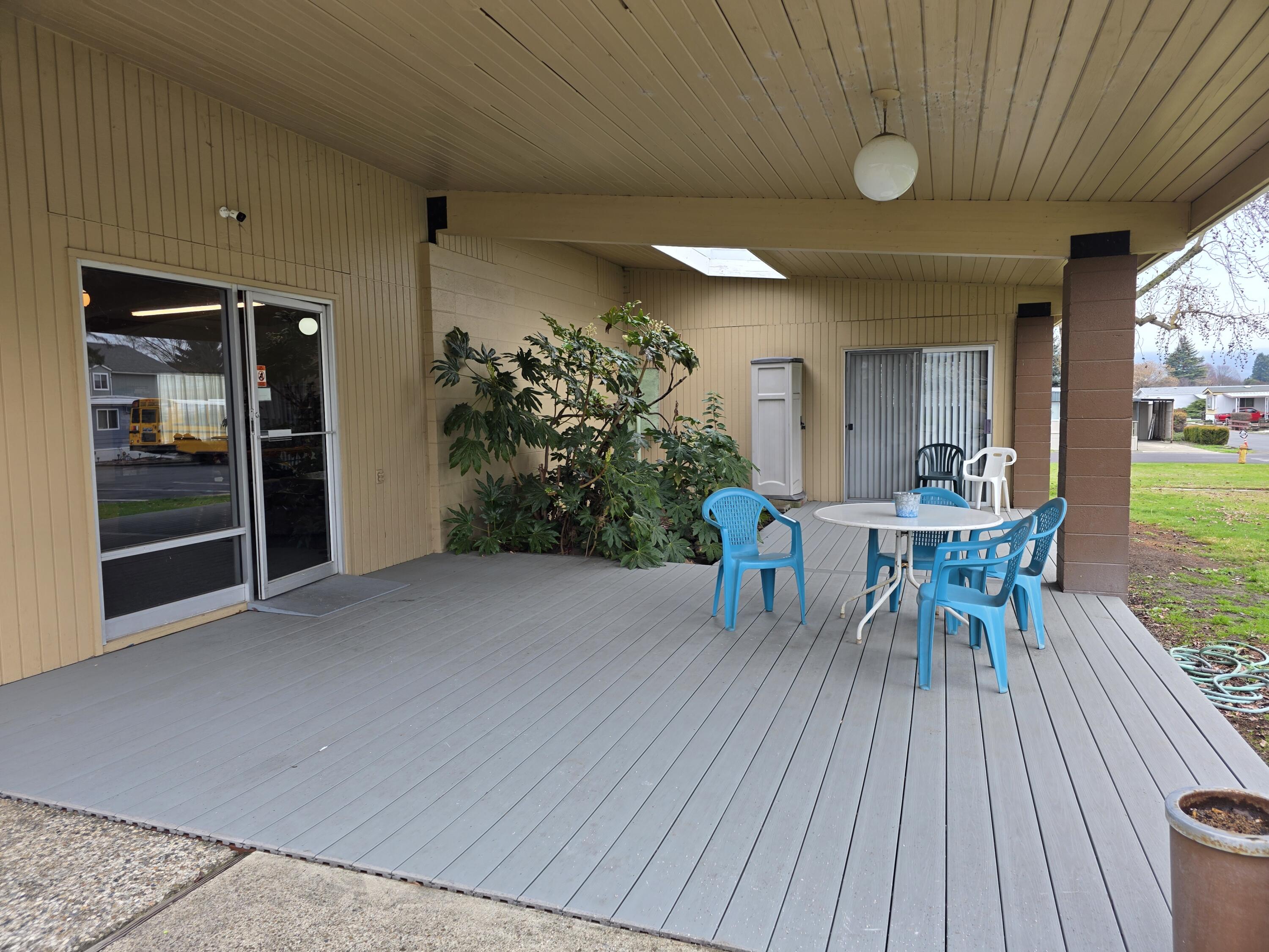 301 Freeman Road, Unit 30 Central Point, OR 97502 - Photo 26 of 26 a view of a dinning table and chairs in patio of the house