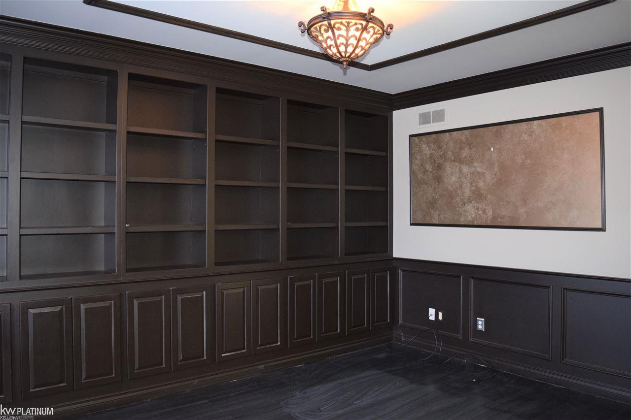 2761 Eastern Avenue Rochester Hills, MI 48307 - Photo 17 of 36