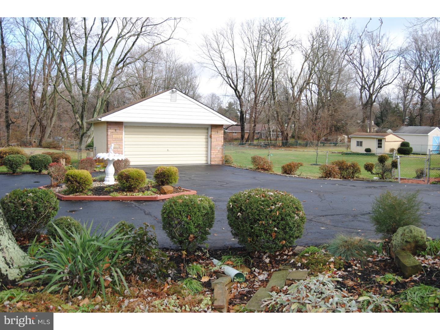 577 Byberry Road Huntingdon Valley, PA 19006 - Photo 25 of 25 Driveway