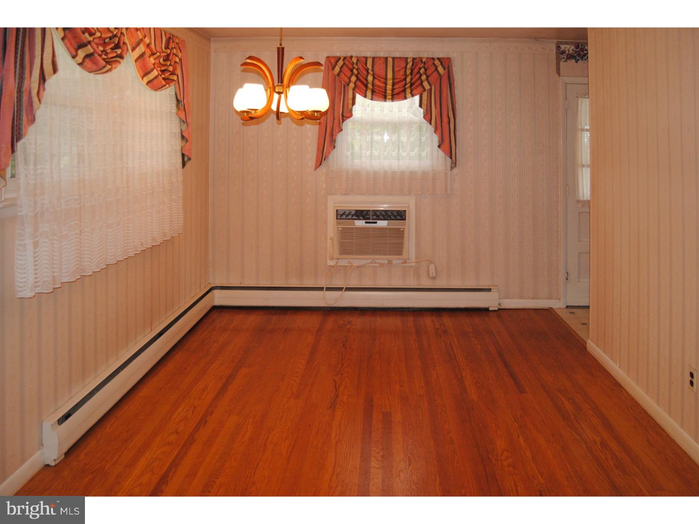 577 Byberry Road Huntingdon Valley, PA 19006 - Photo 5 of 25 Dining Room