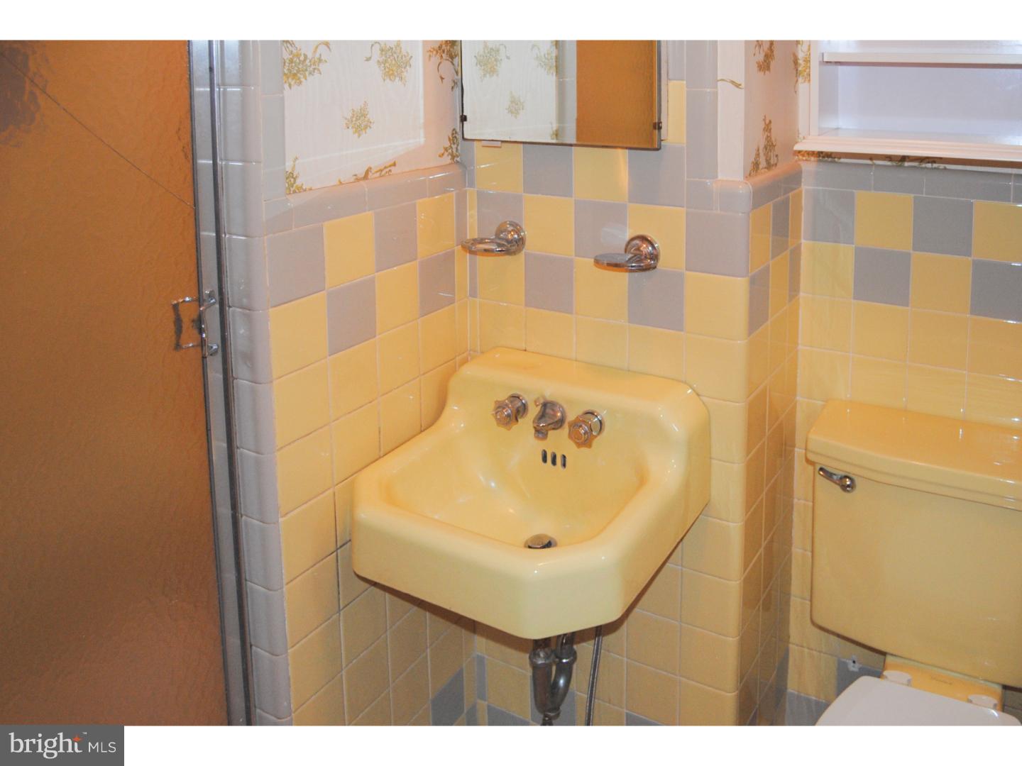 577 Byberry Road Huntingdon Valley, PA 19006 - Photo 9 of 25 Master Bathroom