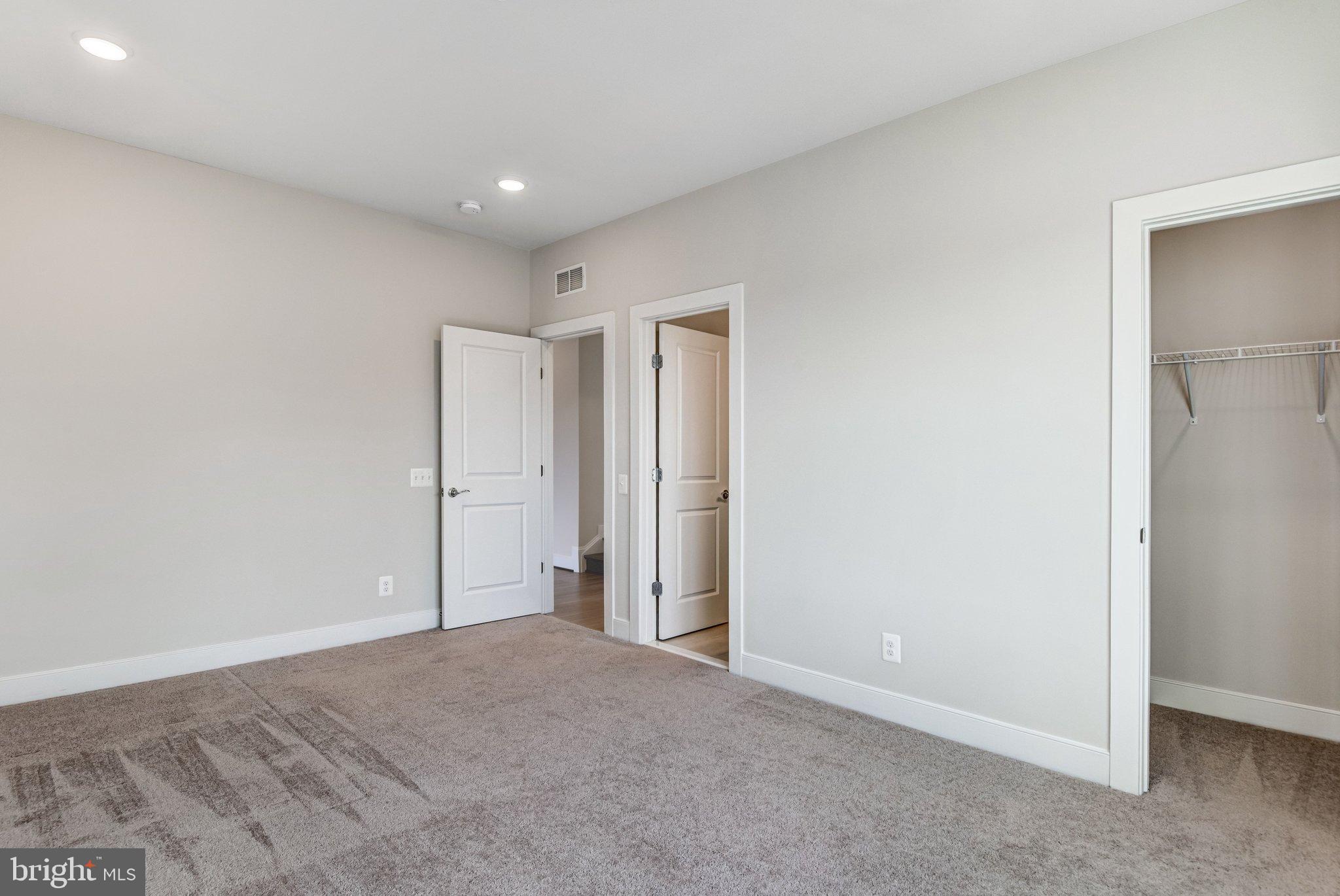 43199 Dogan Rdg Place Centreville, VA 20120 - Photo 29 of 86 Spacious, light-filled bedroom retreat.