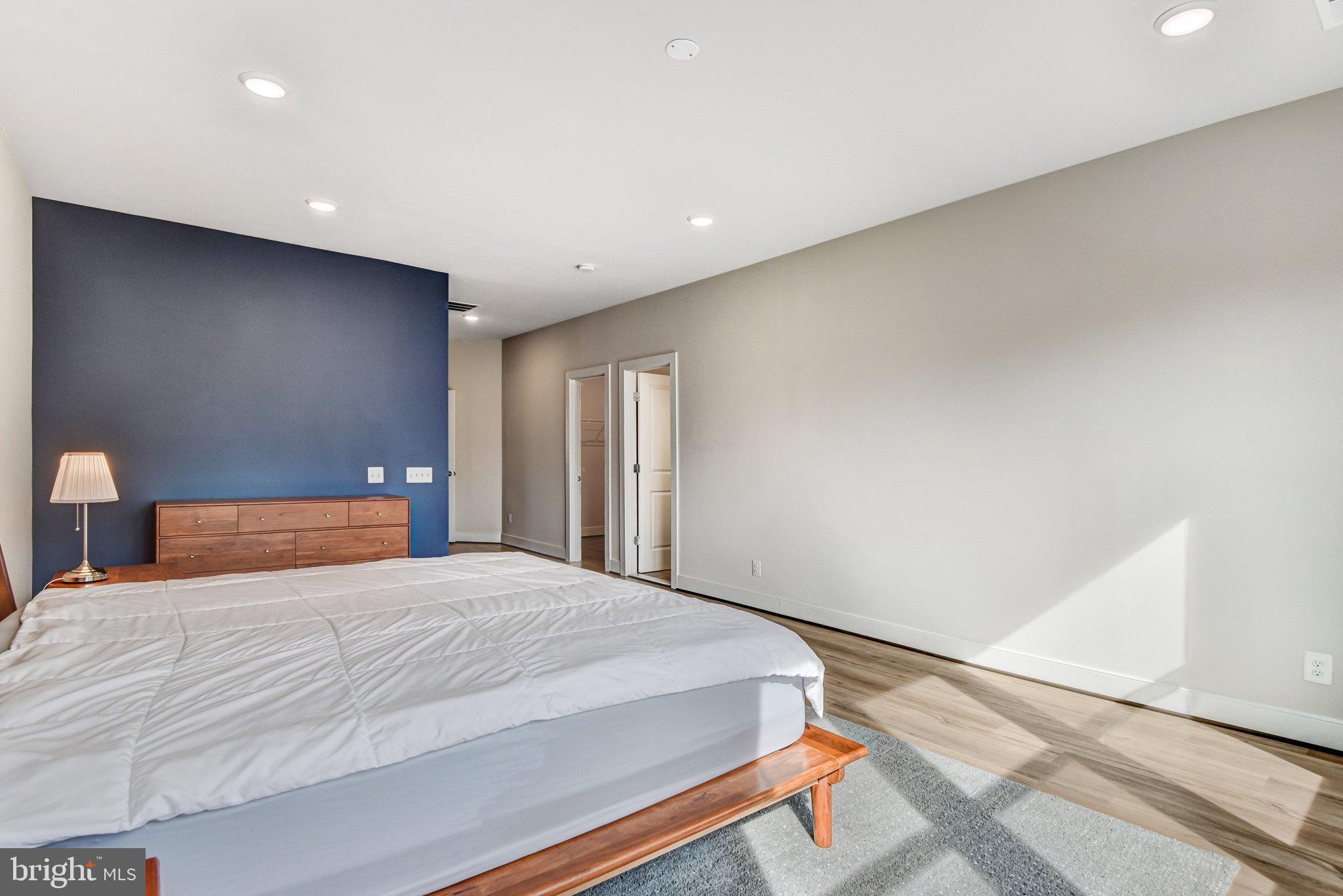 43199 Dogan Rdg Place Centreville, VA 20120 - Photo 37 of 86 Spacious bedroom with modern design elements.
