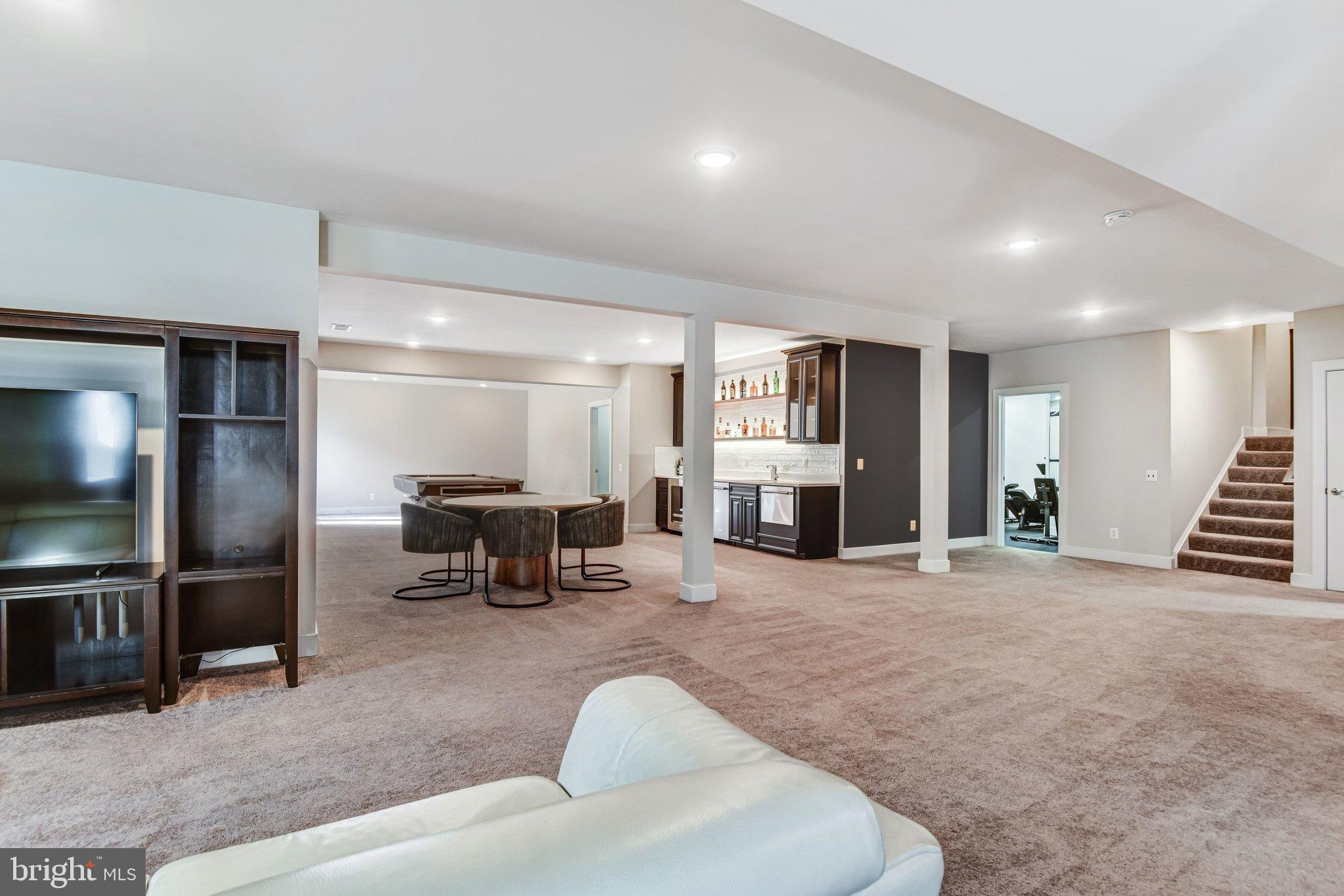 43199 Dogan Rdg Place Centreville, VA 20120 - Photo 59 of 86 Spacious, versatile living area awaits you.