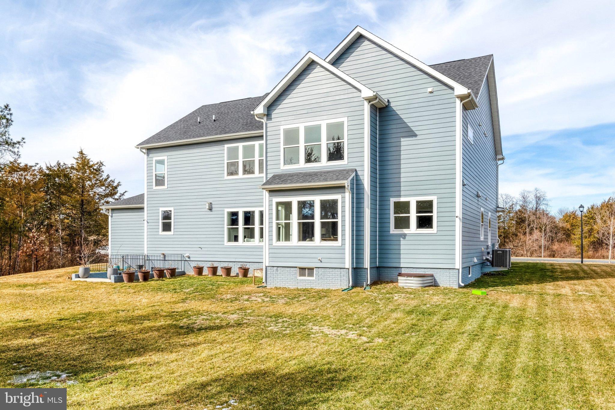 43199 Dogan Rdg Place Centreville, VA 20120 - Photo 81 of 86 Charming blue home with spacious yard.