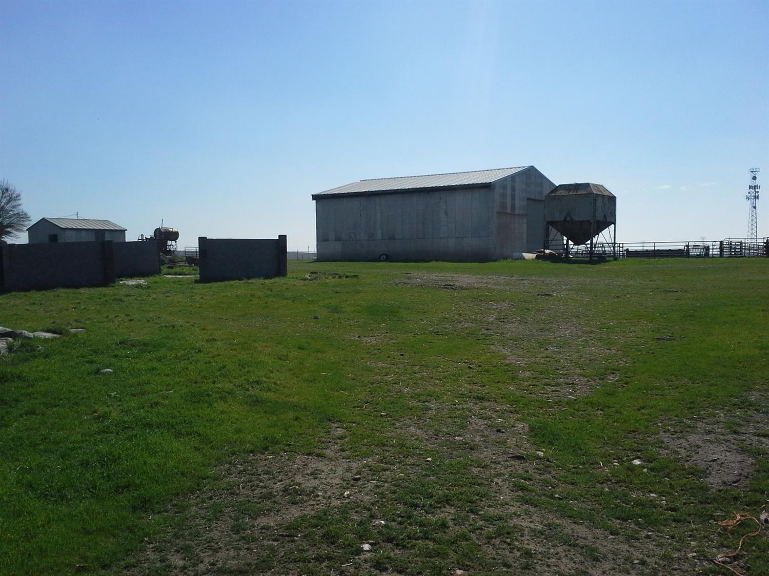 29939 Highway 4 Farmington, CA 95230 - Photo 10 of 25 a house view with a garden