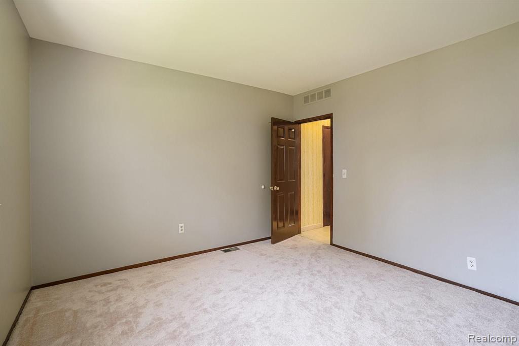 691 Abbey Court Rochester Hills, MI 48307 - Photo 17 of 39