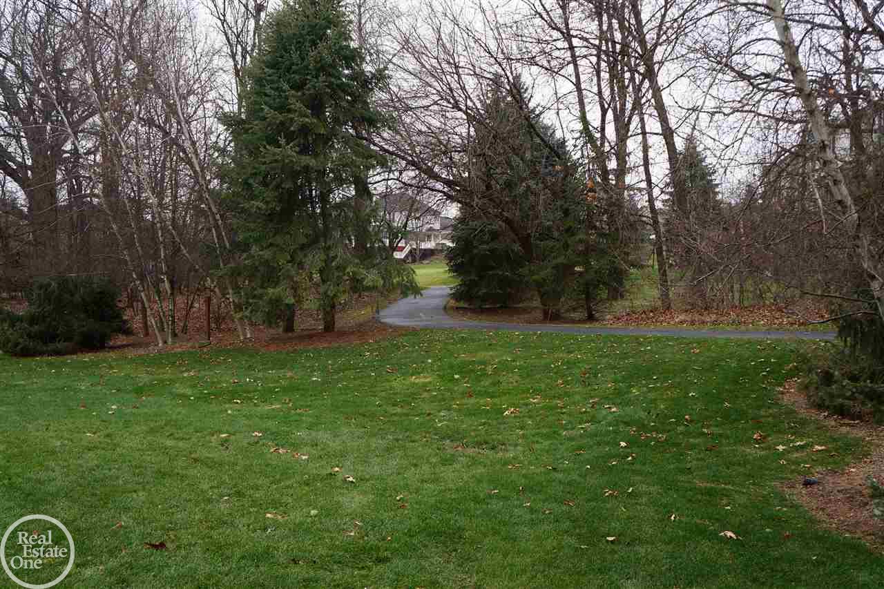 1977 Watson Circle Rochester, MI 48306 - Photo 50 of 60 31273816-49.JPG
