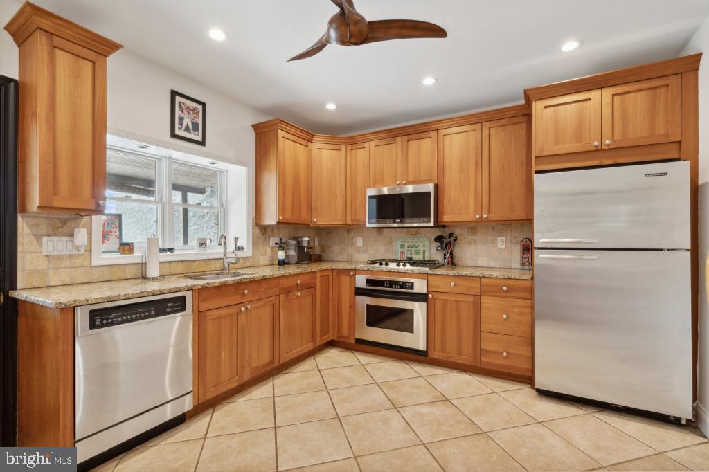3638 Merrick Road Philadelphia, PA 19129 - Photo 5 of 16 Gallery Image 5