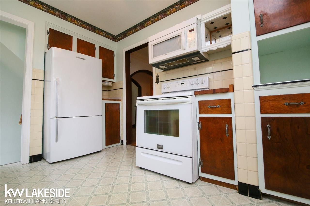 963 Roslyn Road Grosse Pointe Woods, MI 48236 - Photo 17 of 30