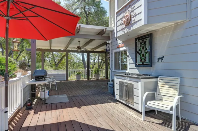 a view of a backyard of the house