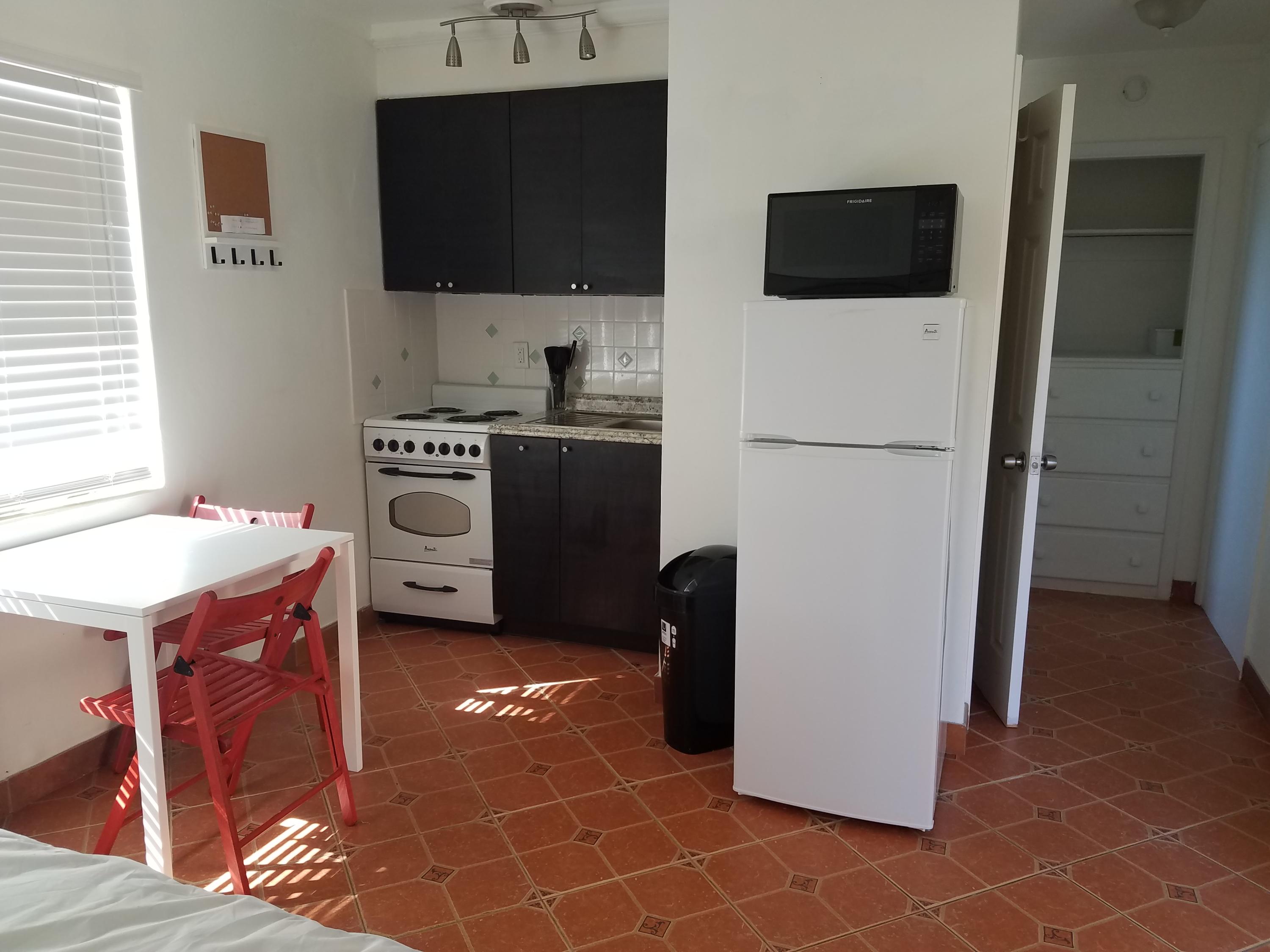 311 Inlet Way, Unit 12 Palm Beach Shores, FL 33404 - Photo 2 of 5 #12 kitchen (2)