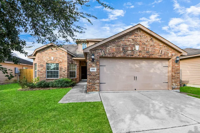 $2,300 | 6915 Primrose Road, Baytown, TX 77521