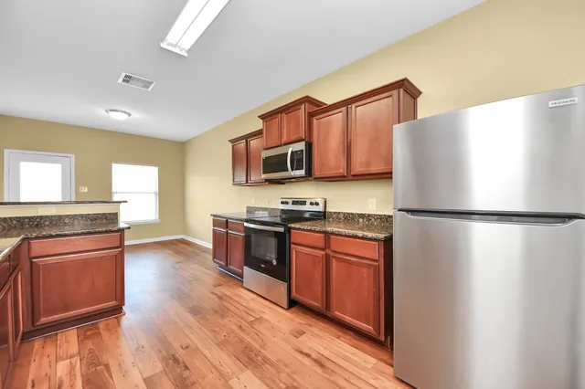 $2,300 | 6915 Primrose Road, Baytown, TX 77521