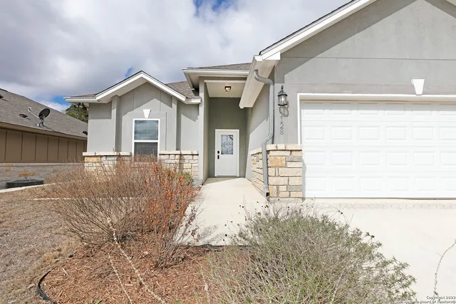 $2,395 | 1128 Norfolk Lane, Kerrville, TX 78028