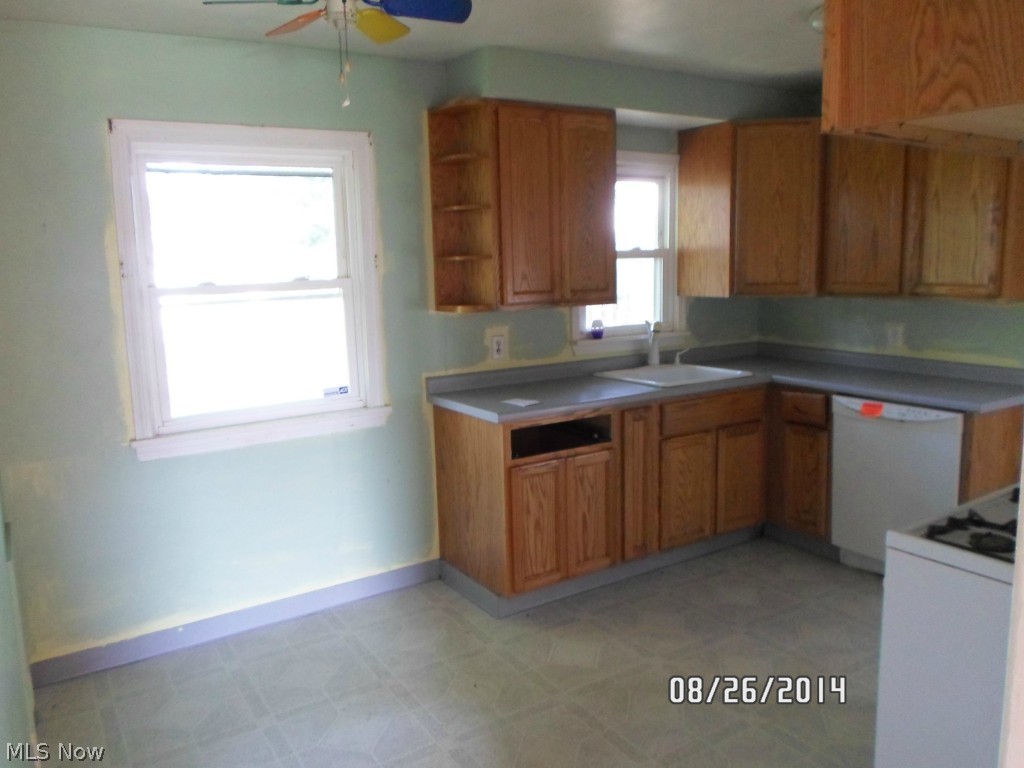 30005 Regent Road Wickliffe, OH 44092 - Photo 4 of 12 Gallery Image 4