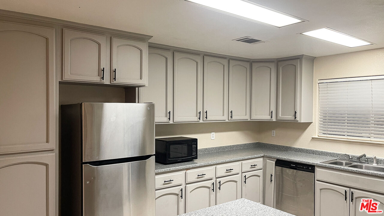 114 West 13th Street Merced, CA 95341 - Photo 13 of 14