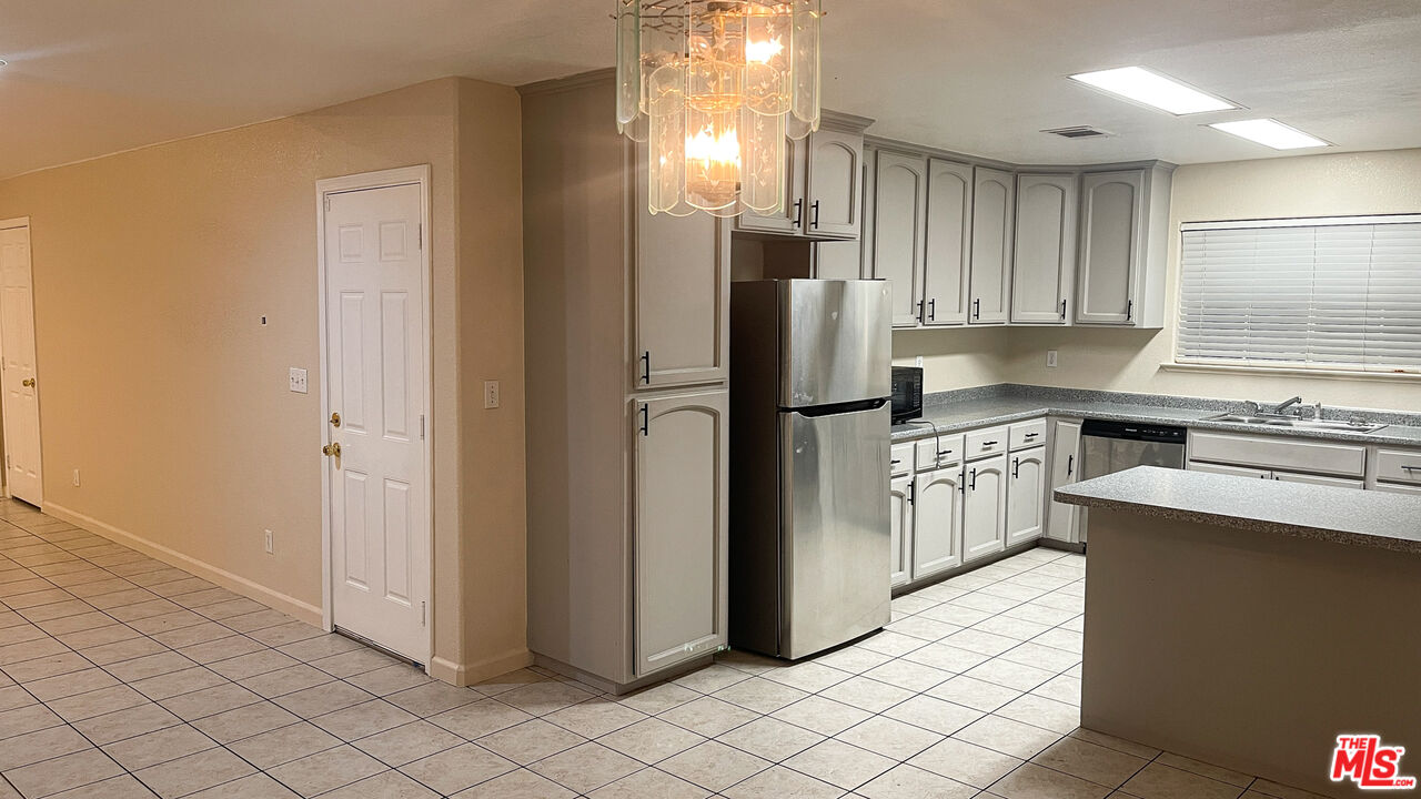 114 West 13th Street Merced, CA 95341 - Photo 8 of 14