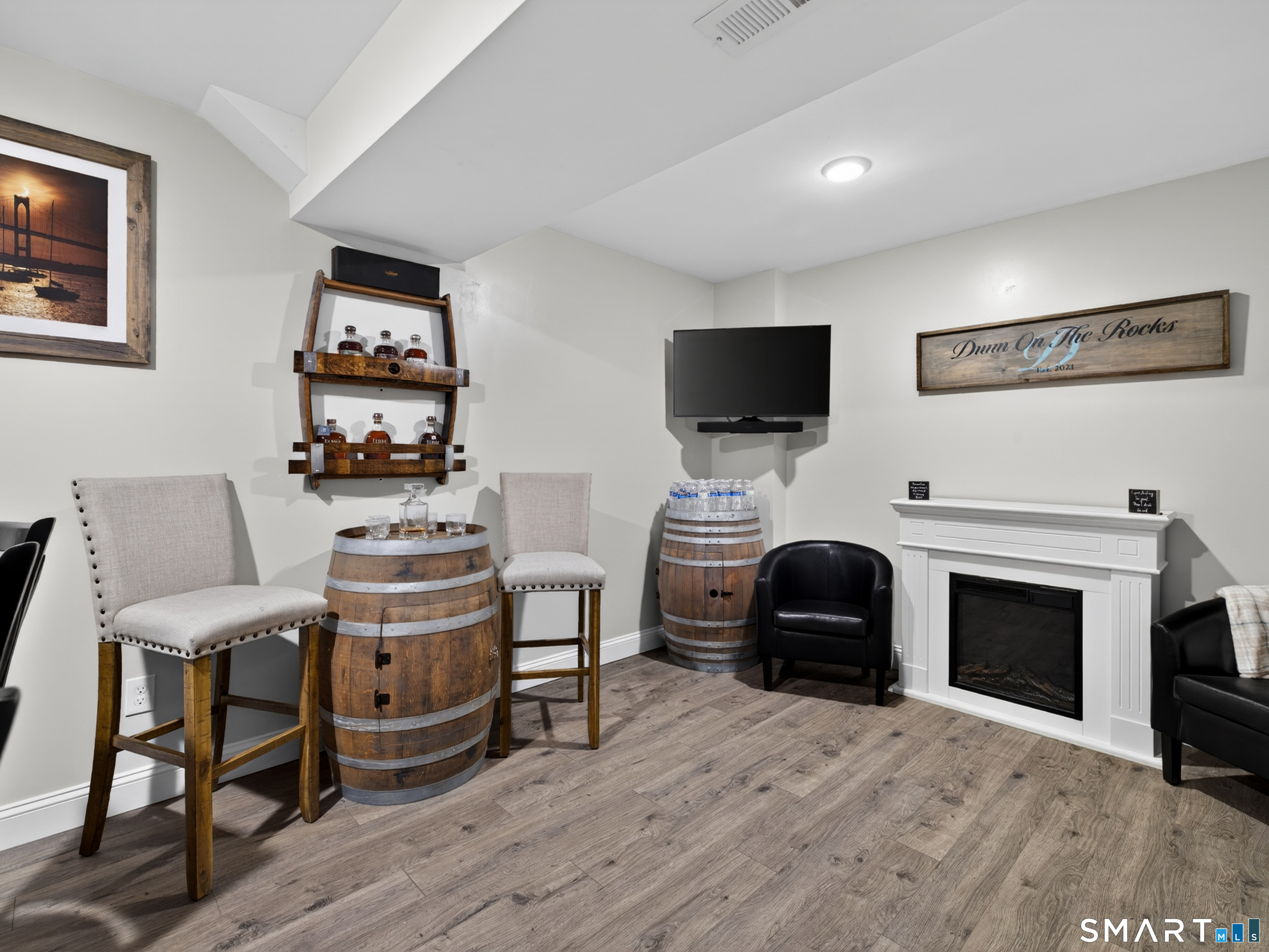 34 Village Crossing, Unit 34 Niantic, CT 06357 - Photo 6 of 38 a bedroom with a workspace