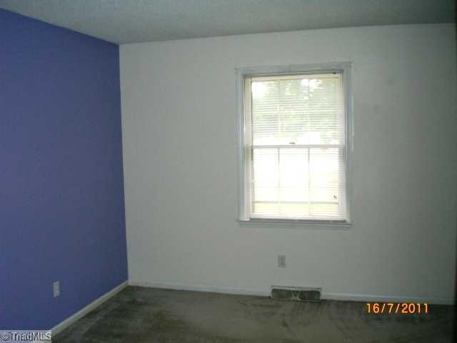8372 Lasater Road Clemmons, NC 27012 - Photo 7 of 11 1st Bedroom.