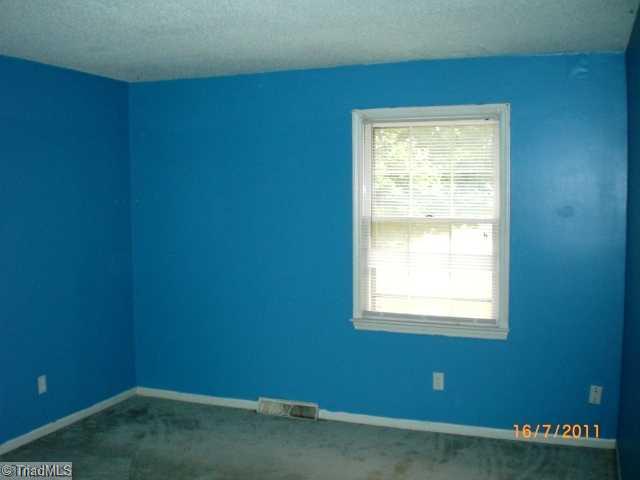 8372 Lasater Road Clemmons, NC 27012 - Photo 8 of 11 2nd Bedroom.