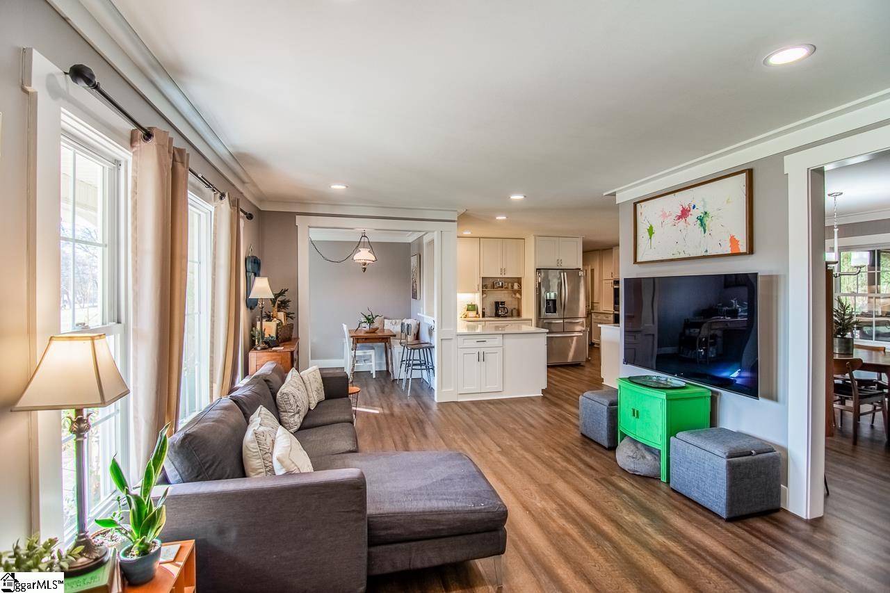 306 Thelma Drive Mauldin, SC 29662 - Photo 3 of 36