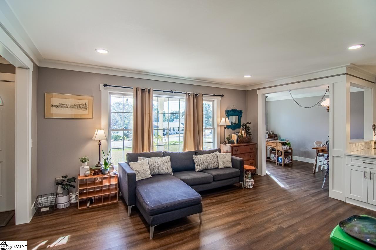 306 Thelma Drive Mauldin, SC 29662 - Photo 4 of 36