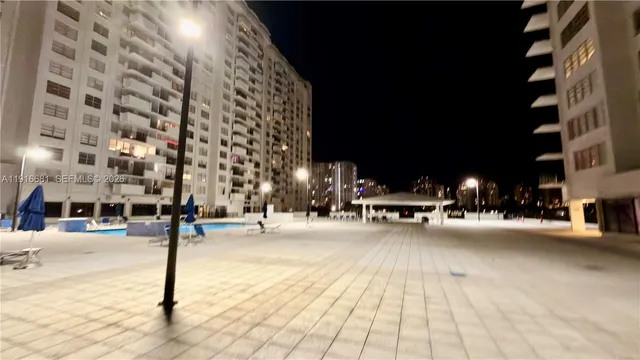 $1,900 | 2750 Northeast 183rd Street, Unit 906, Aventura, FL 33160