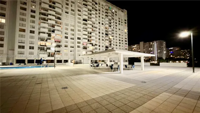 $1,900 | 2750 Northeast 183rd Street, Unit 906, Aventura, FL 33160