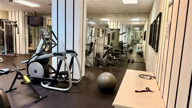 $1,900 | 2750 Northeast 183rd Street, Unit 906, Aventura, FL 33160