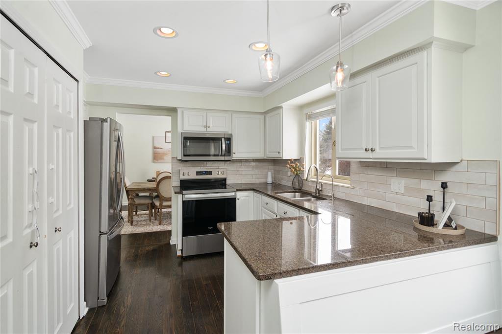 1659 Dennett Lane Rochester Hills, MI 48307 - Photo 10 of 49