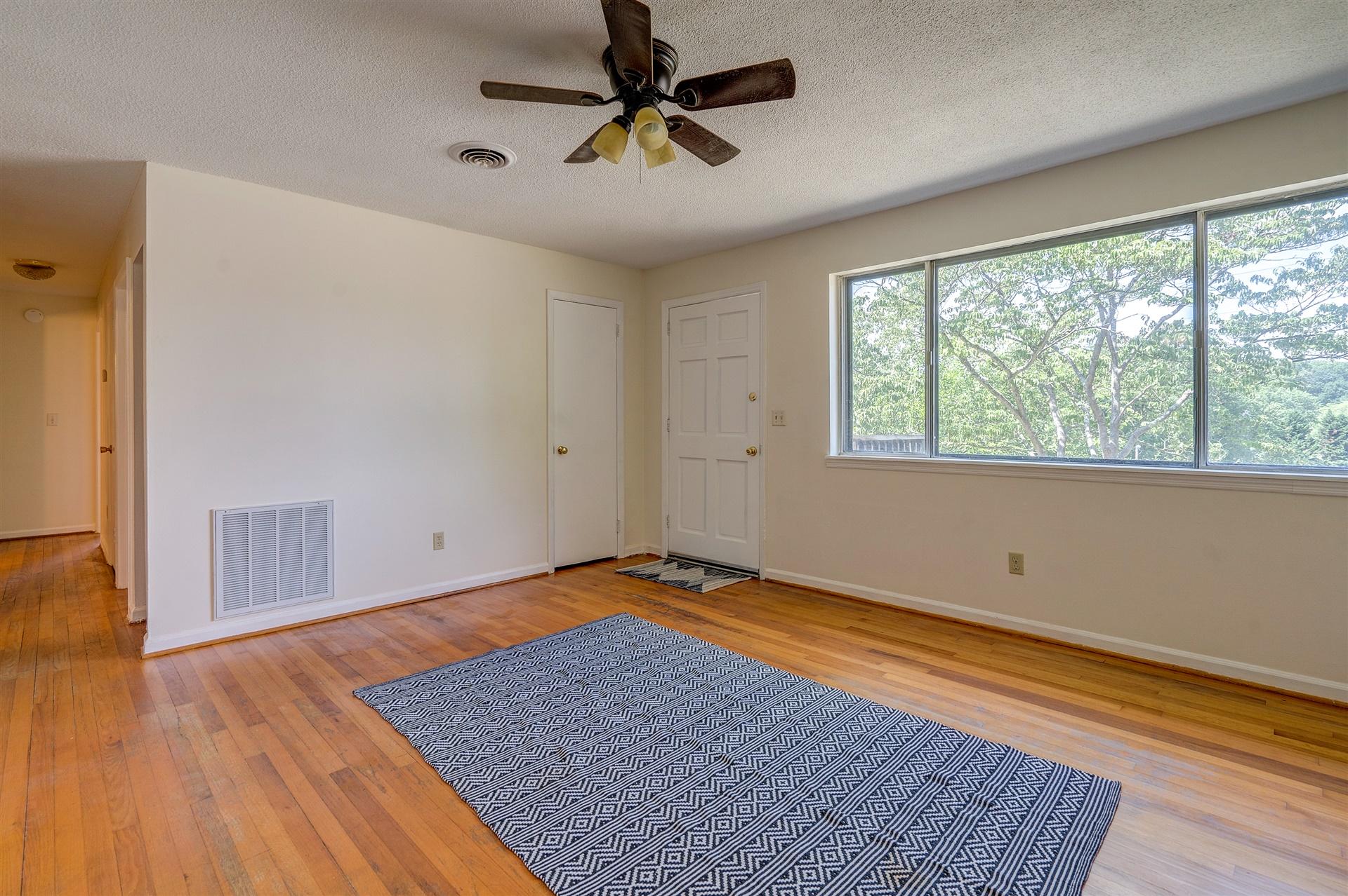 5607 Daytona Road Roanoke, VA 24019 - Photo 3 of 19 03-DSC00196_197_198_199_200