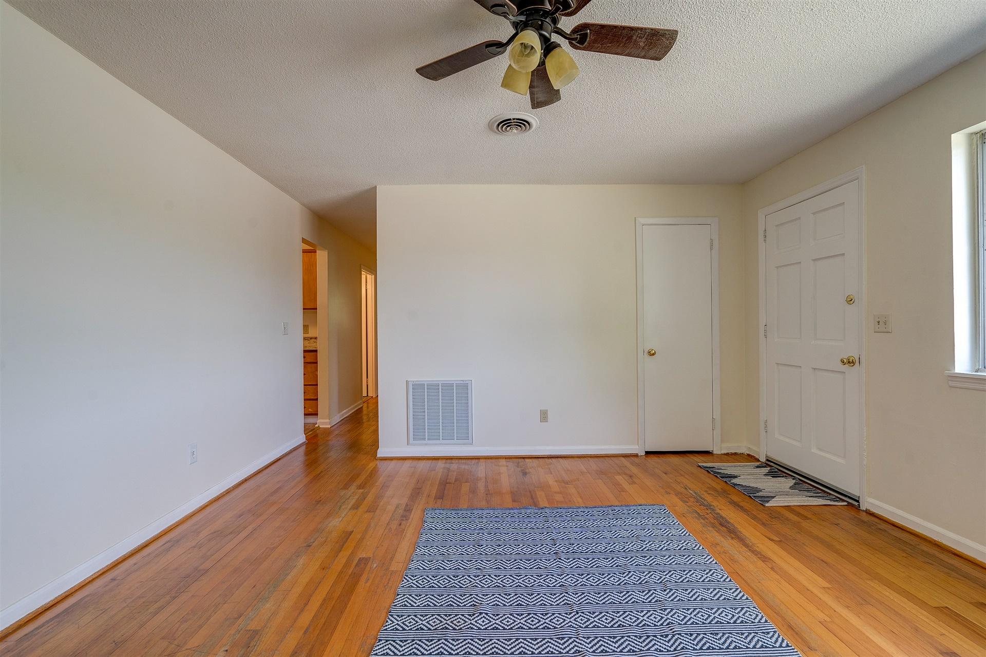 5607 Daytona Road Roanoke, VA 24019 - Photo 4 of 19 04-DSC00201_2_3_4_5