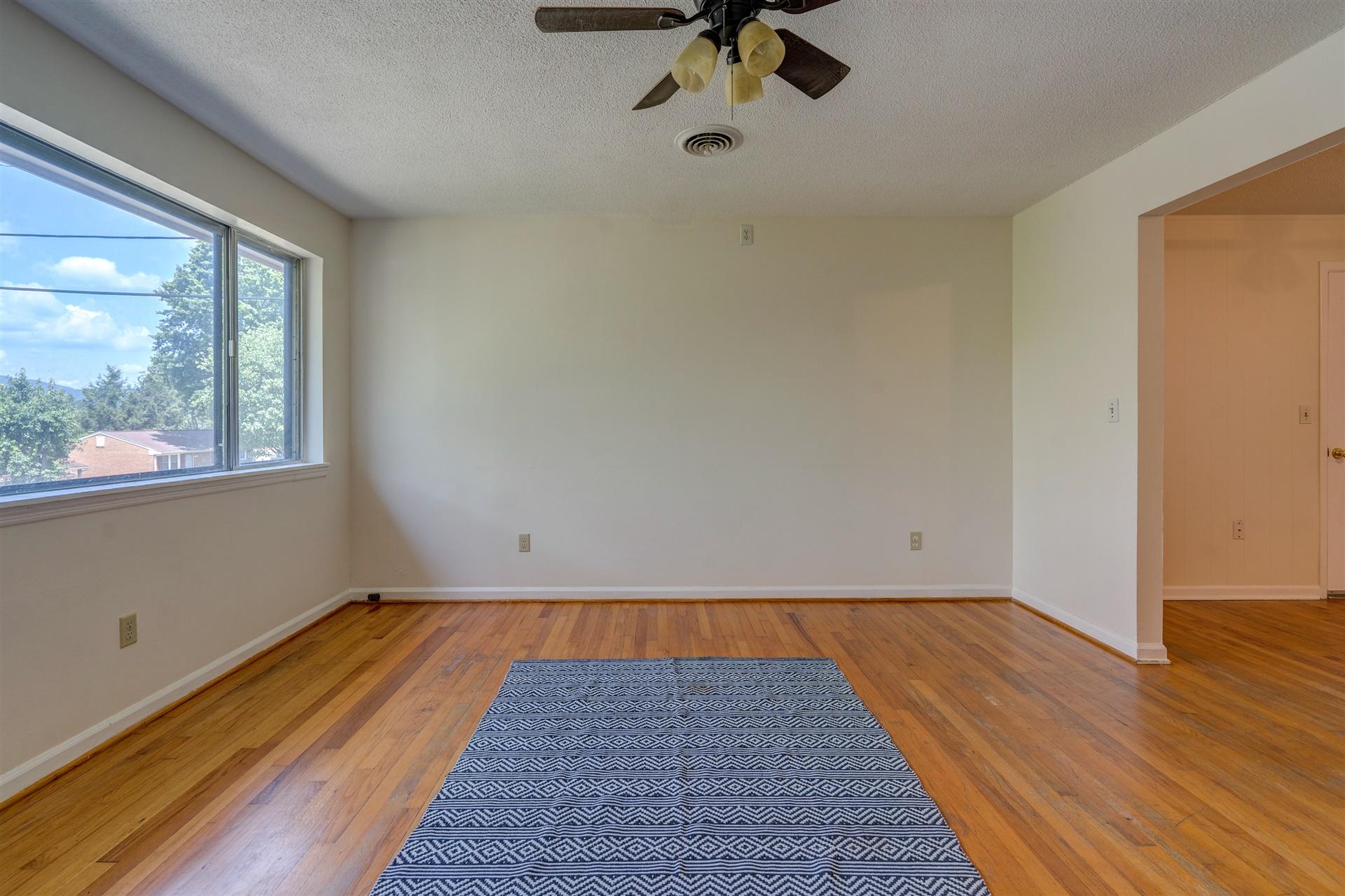 5607 Daytona Road Roanoke, VA 24019 - Photo 5 of 19 05-DSC00191_2_3_4_5