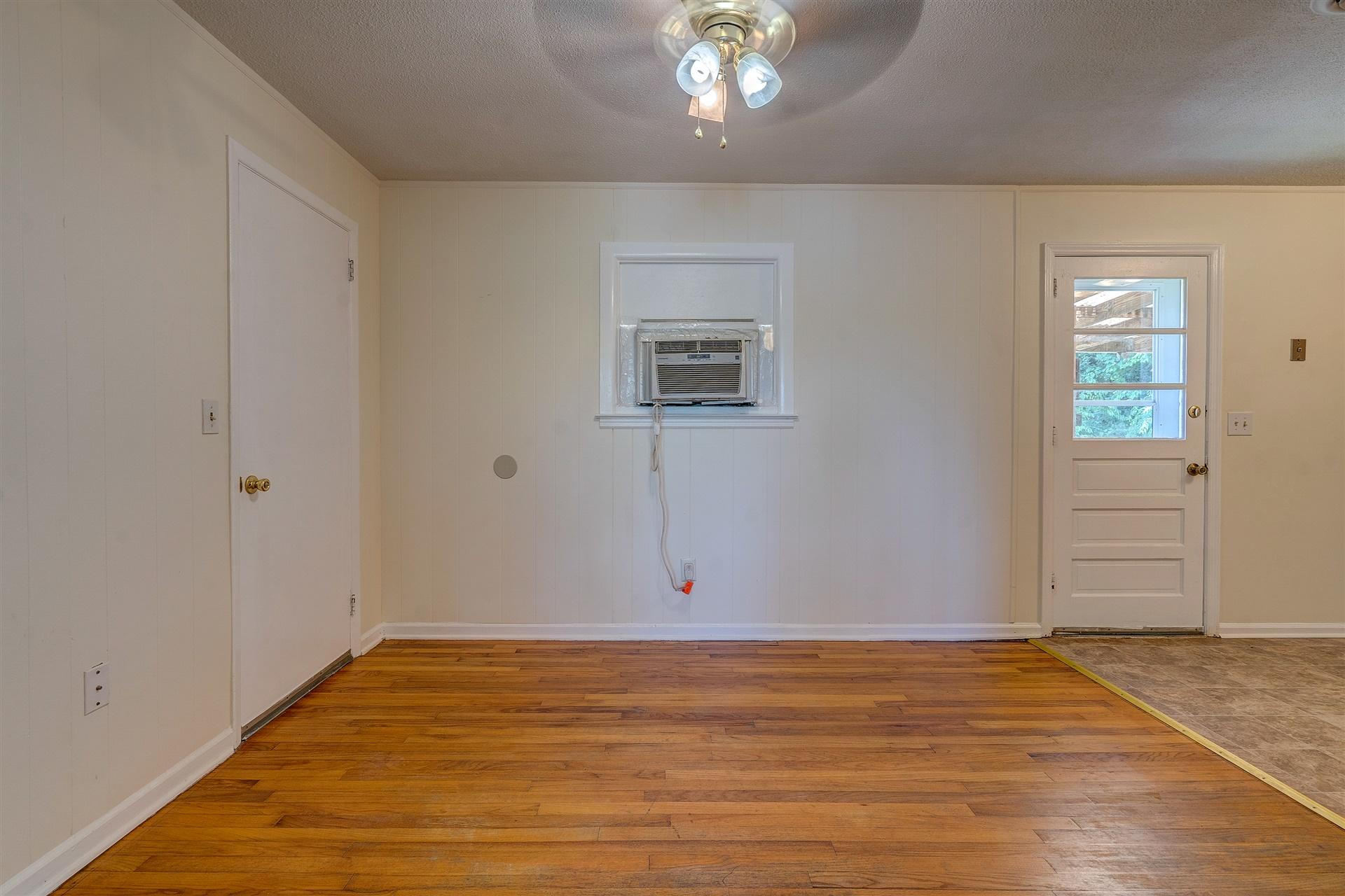 5607 Daytona Road Roanoke, VA 24019 - Photo 6 of 19 06-DSC00211_2_3_4_5